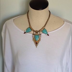 BOGO‼️Pretty Turquoise/gold toned short necklace